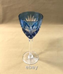 Verre à vin signé SAINT LOUIS modèle CHANTILLY cristal BLEU roemer Couleurs Rhin