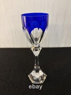 Verre bleu foncé modèle Chambord cristal de Saint Louis