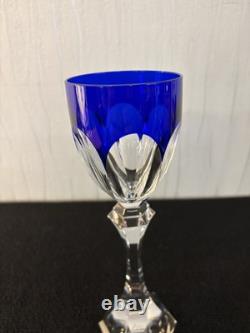 Verre bleu foncé modèle Chambord cristal de Saint Louis