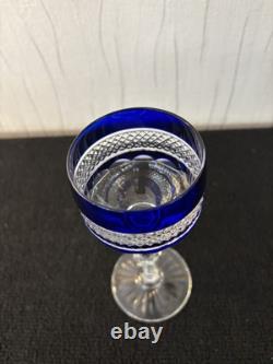 Verre roemer bleu foncé modèle Trianon en cristal de Saint Louis