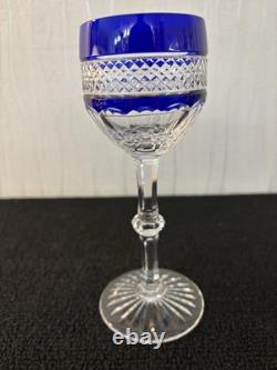 Verre roemer bleu foncé modèle Trianon en cristal de Saint Louis