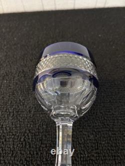 Verre roemer bleu foncé modèle Trianon en cristal de Saint Louis