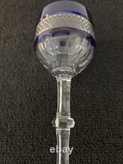 Verre roemer bleu foncé modèle Trianon en cristal de Saint Louis