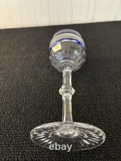 Verre roemer bleu foncé modèle Trianon en cristal de Saint Louis