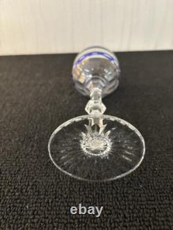Verre roemer bleu foncé modèle Trianon en cristal de Saint Louis